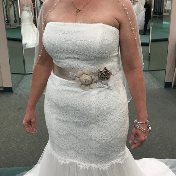 Wedding Dress Strapless Lace Trumpet w/Tulle Skirt - Picture 5 of 8